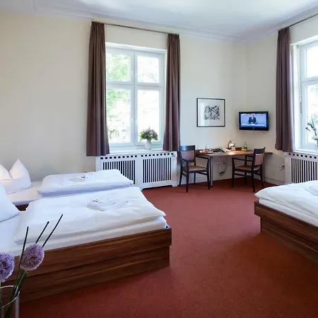 ホテル Europaeische Akademie 3*