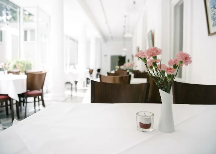 Europaeische Akademie Hotel 3*