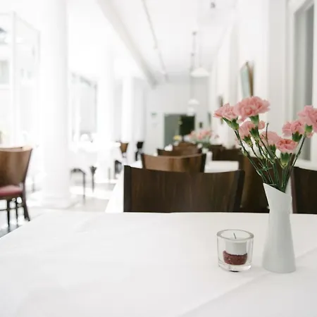 Europaeische Akademie Hotel 3*